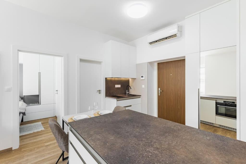 Stylish Next To President Palace Apartament *